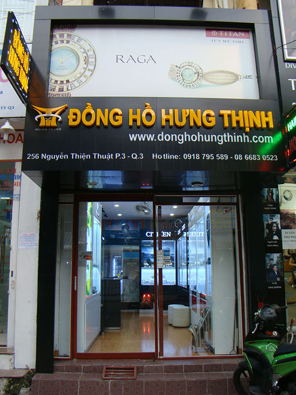 Cửa hàng đồng hồ nam thời trang chính hãng tại Sài Gòn