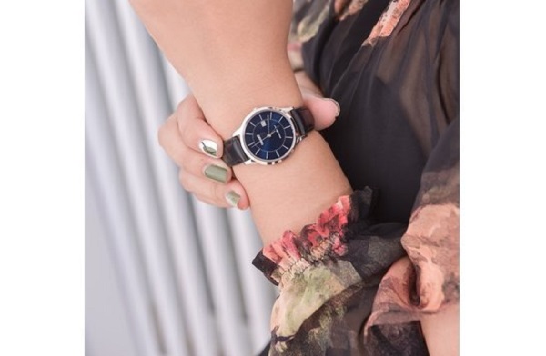 Đồng hồ đeo tay là phụ kiện thời trang tốt nhất mà chị em có thể tận dụng