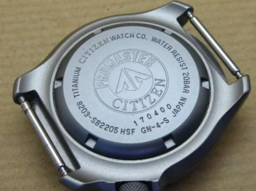 Kiểm tra năm sản xuất của đồng hồ